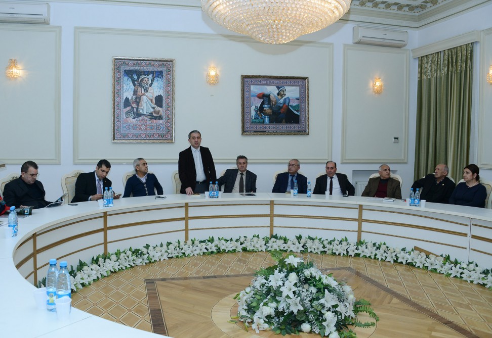 “Yenə iki od arasında” romanının təqdimatı olub