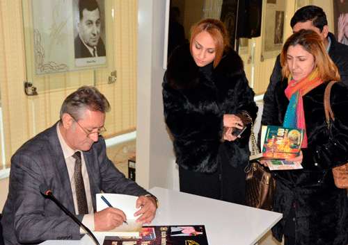 “Yenə iki od arasında” romanı sumqayıtlı oxuculara təqdim olunub