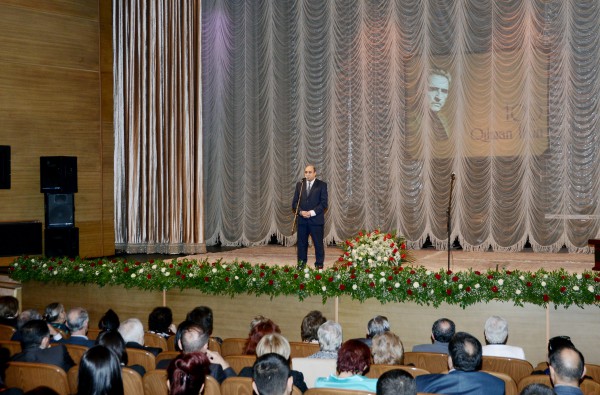 <p>Xalq Yazıçısı Qılman İlkinin 100 illiyi qeyd edilib</p>
