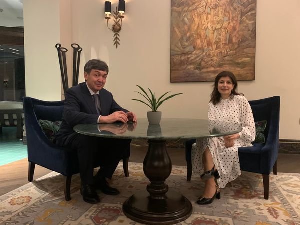 Günay Əfəndiyeva Qazaxıstanın Bolqarıstandakı səfiri Temirtay İzbastin ilə müzakirələr aparıb<br>