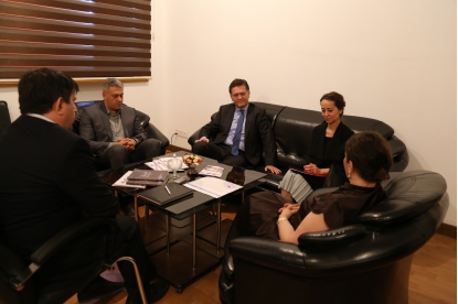 <p>Türkiyə səfiri Tərcümə Mərkəzində</p>