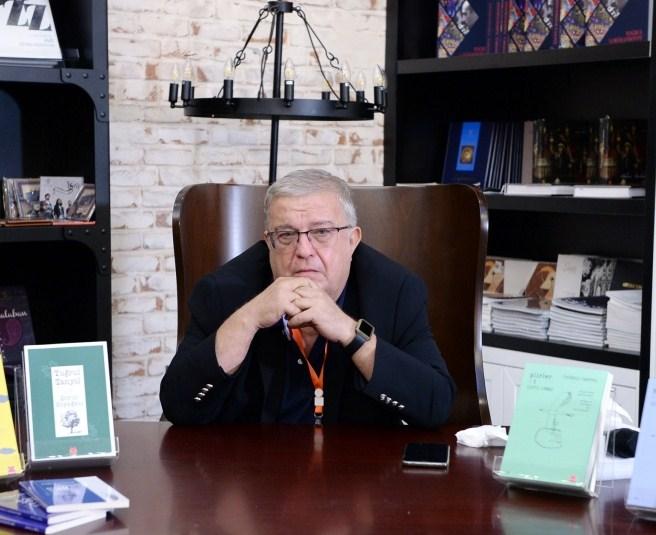 "Bütün dövrlərdə sevgi şeirləri daha təsirli olub" - <span>Tuğrul Tanyol ilə müsahibə	
	</span>