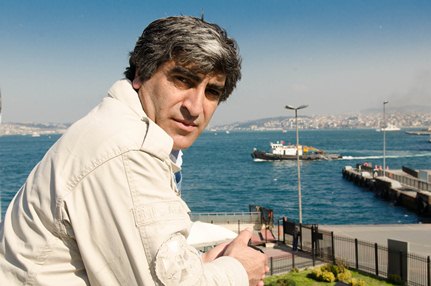 <span>Xanəmir Telmanoğlu - “Ramiz Rövşəni ciddi şair qəbul etməmişəm”	
	
	</span>