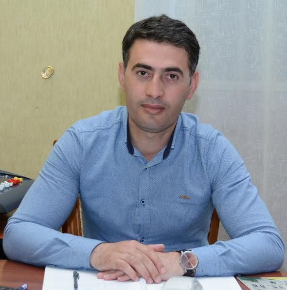 Vasif Əlihuseyn - Ömrümüz qısalırdı, köynək qolları kimi