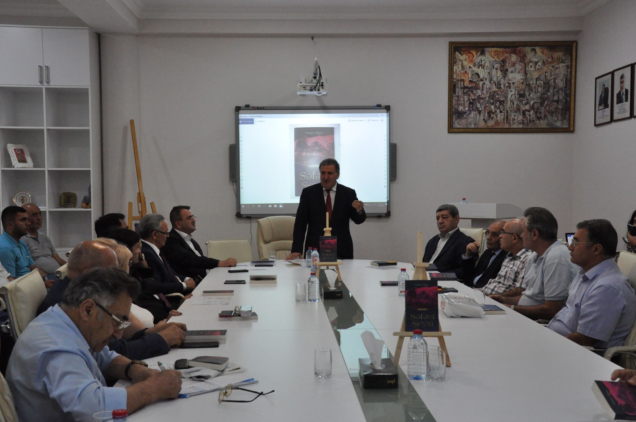 Ədəbiyyat İnstitutunda Yunus Oğuzun “Səfəvi Şeyxi” tarixi romanının təqdimatı olub