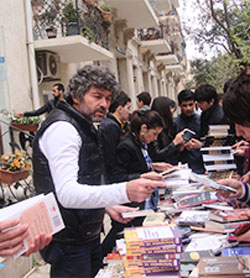 “Qanun” nəşriyyatından Yeni il yarmarkası