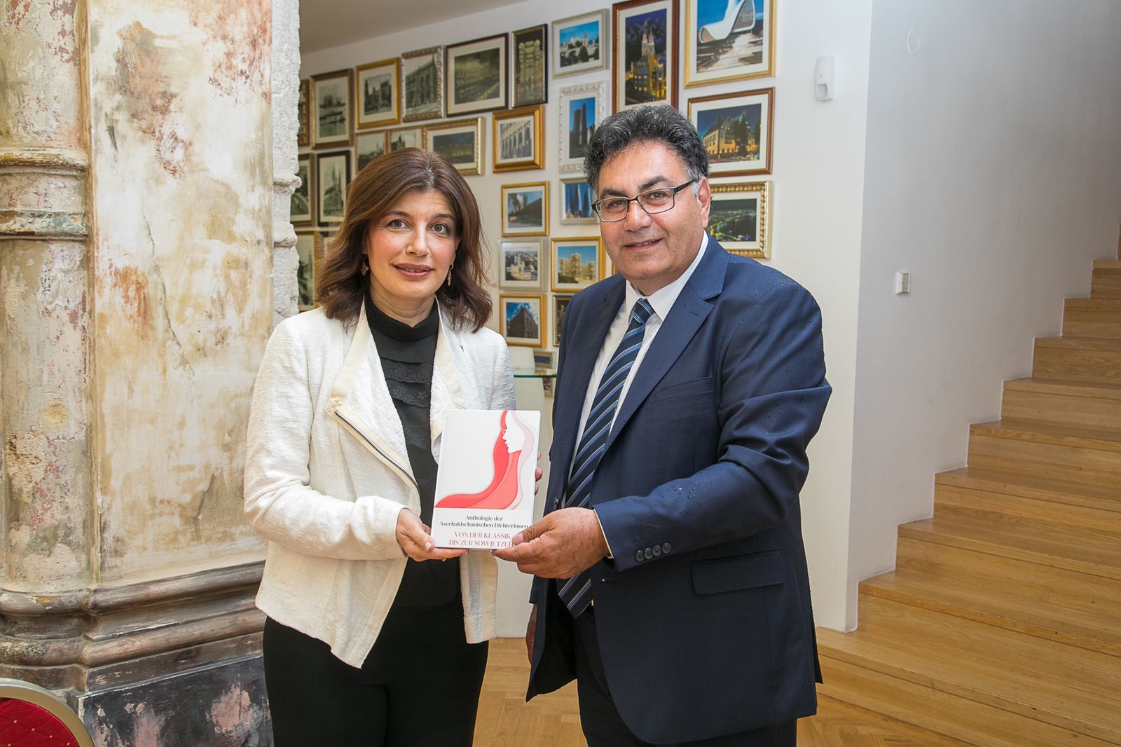 Vyanada “Azərbaycan qadın şairlərinin poeziya antologiyası” kitabı çap olunub