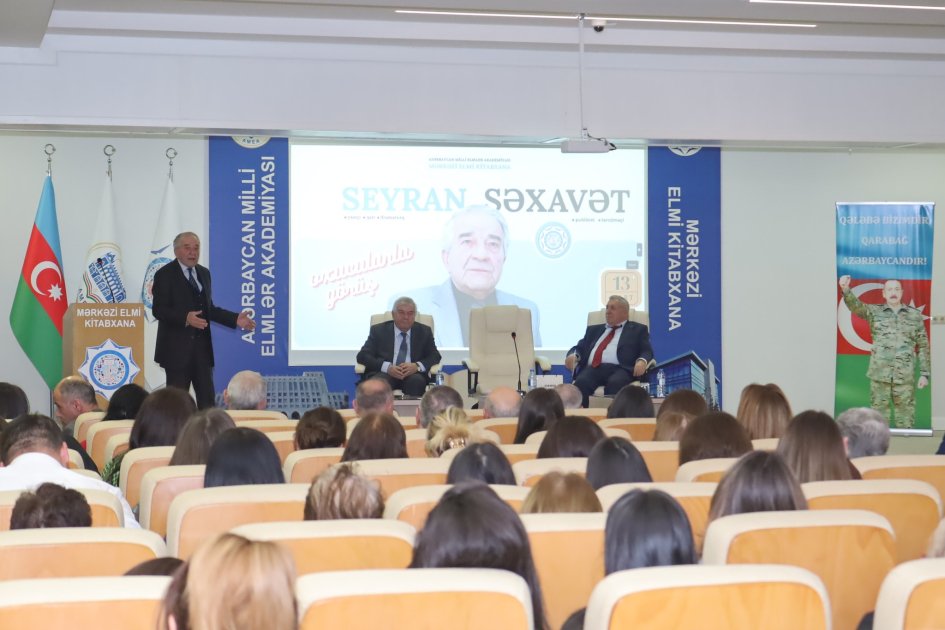 Mərkəzi Elmi Kitabxanada tanınmış yazıçı və şair Seyran Səxavətlə görüş keçirilib