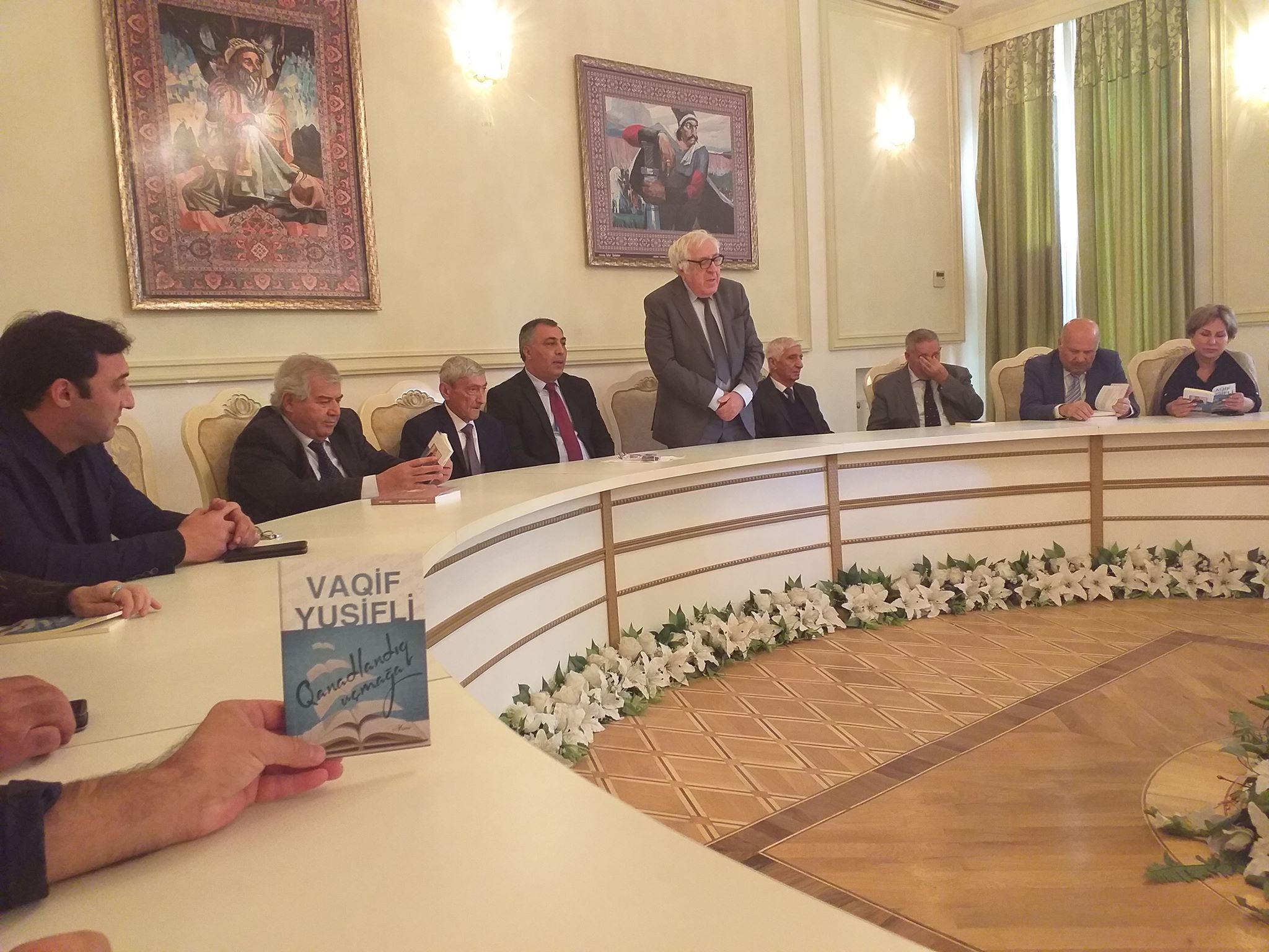Vaqif Yusiflinin “Qanadlandıq uçmağa” kitabının imza günü keçirilib