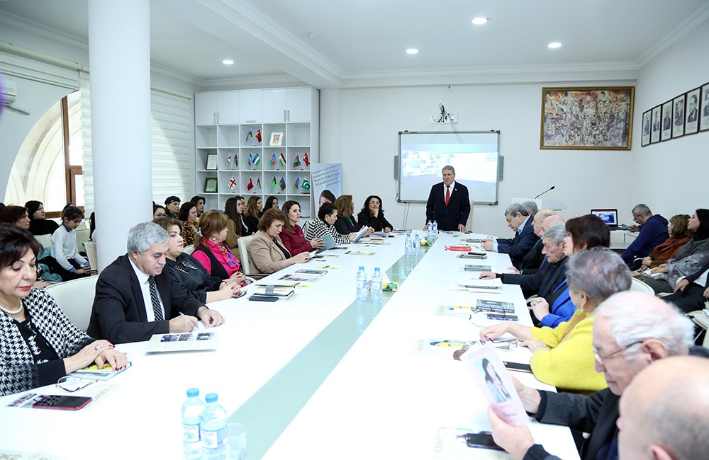 <div style="text-align: justify;">Ədəbiyyat İnstitutunda unudulmaz şair Nurəngiz Günə həsr olunmuş tədbir keçirilib</div>