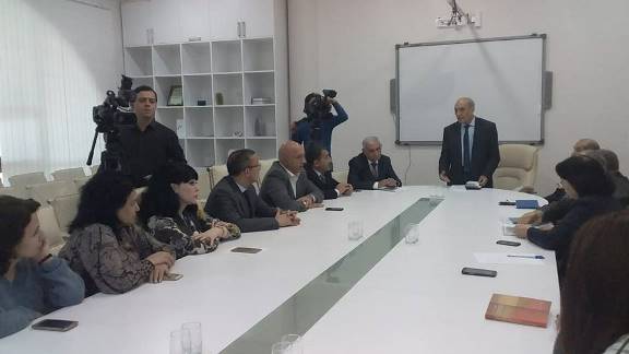 Dilçilik İnstitutunda “Erməni dilinin qrammatikası” kitabının təqdimatı keçirilib