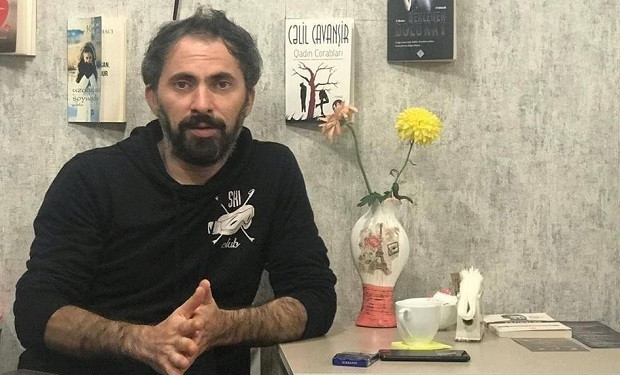 Naşir Müşfiq Xan: “Kitab şokolad qutusu deyil ki, onu yeri gəldi, gəlmədi hədiyyə edəsən”<span> </span><span>- <span>SƏNƏT VƏ SÖHBƏT</span></span>