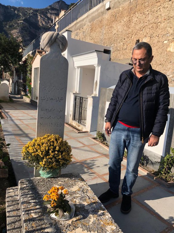 Mədəniyyət Nazirliyinin nümayəndə heyəti Məhəmməd Əsəd bəyin məzarını ziyarət edib