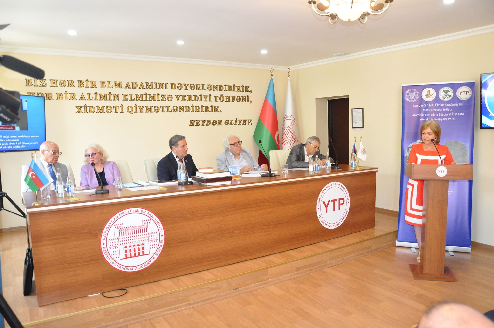 “Qoşa qanad: VI Fizika və lirika konfransı” keçirilib<br>