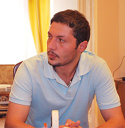 <span>Etibar Salmanlı: \"Ədəbiyyatımız Azərbaycan çərçivəsindədir\"	
	
	</span>