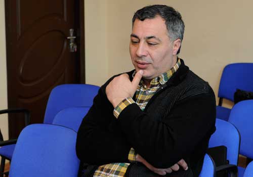 <span>Əsəd Cahangir: \"Nəsimi də mənəm, Teymurləng də\"	
	
	</span>