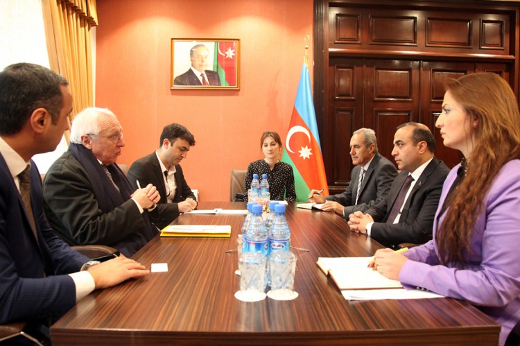 Fransalı yazıçı-publisist Azərbaycan qadınları haqqında kitab yazır