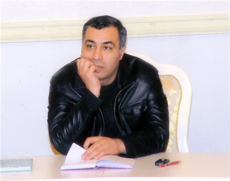 Əsəd Cahangir: "Yazıçı əsərini tənqidçi vasitəsilə reklam etmək istəyirsə..."<br>