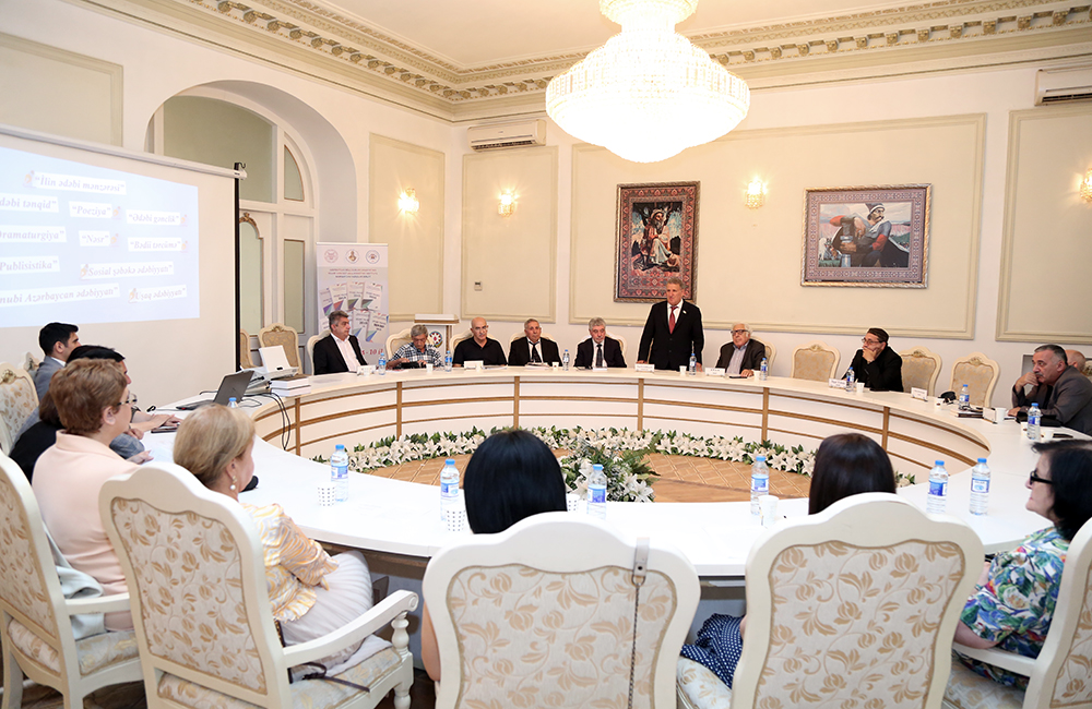 “Ədəbi Proses – 10 il” elmi-yaradıcılıq müşavirəsinin yubiley tədbiri keçirilib