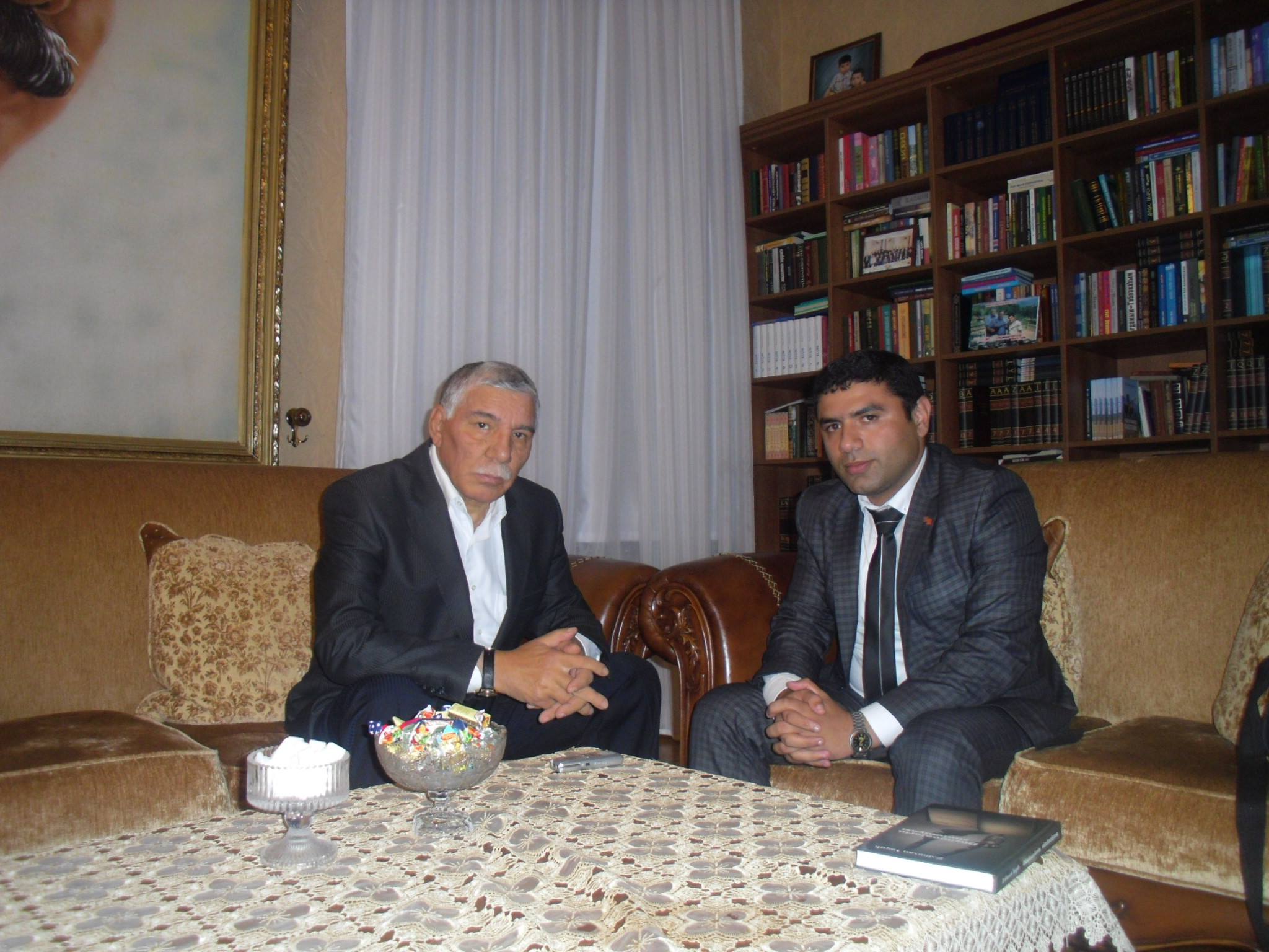 Zəlimxan Yaqub - Düşündürən varsa, düşünməyə dəyər