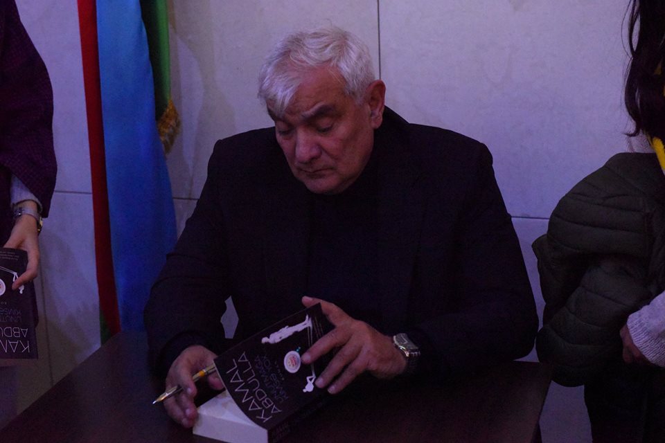 Kamal Abdullanın imza günü keçirilib