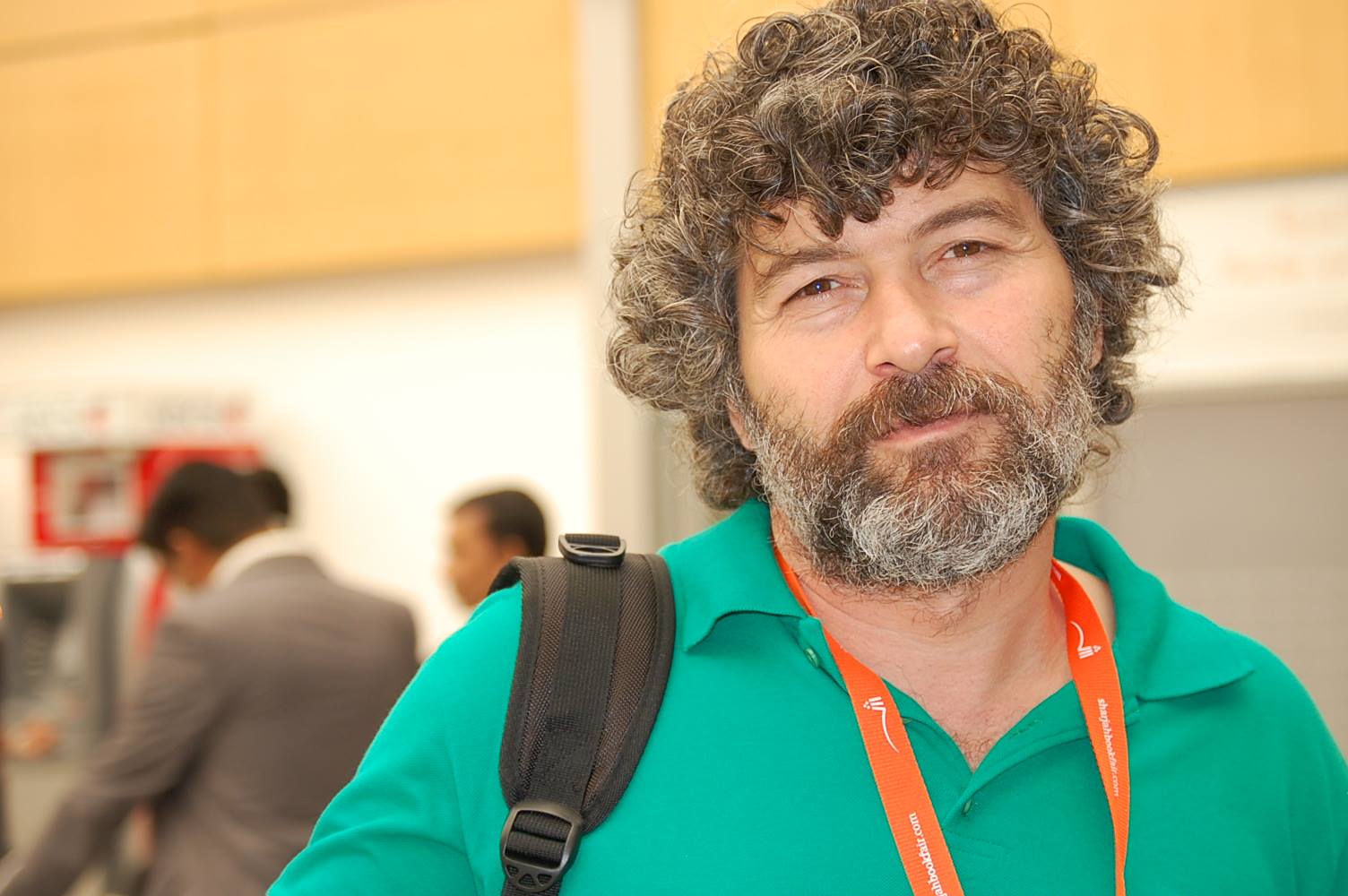 Şahbaz Xuduoğlu - Kitab elə bir hədiyyədir ki, onu təkrar-təkrar aça bilirsən