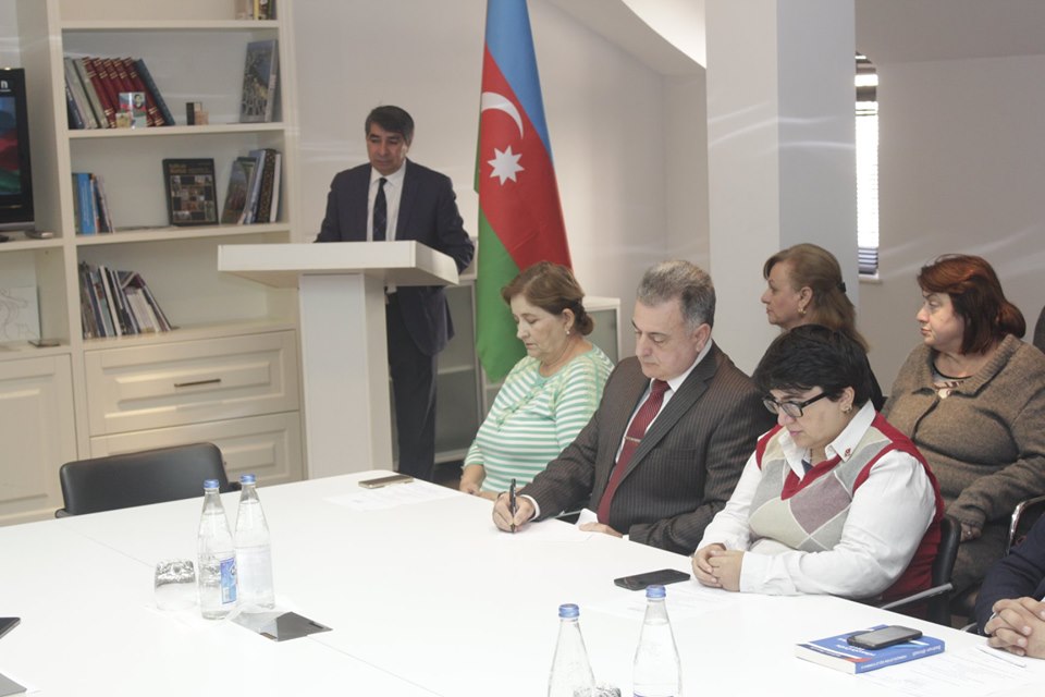 “İçərişəhər”də Dövlət 
Bayrağı Günü münasibəti ilə dəyirmi masa keçirilib