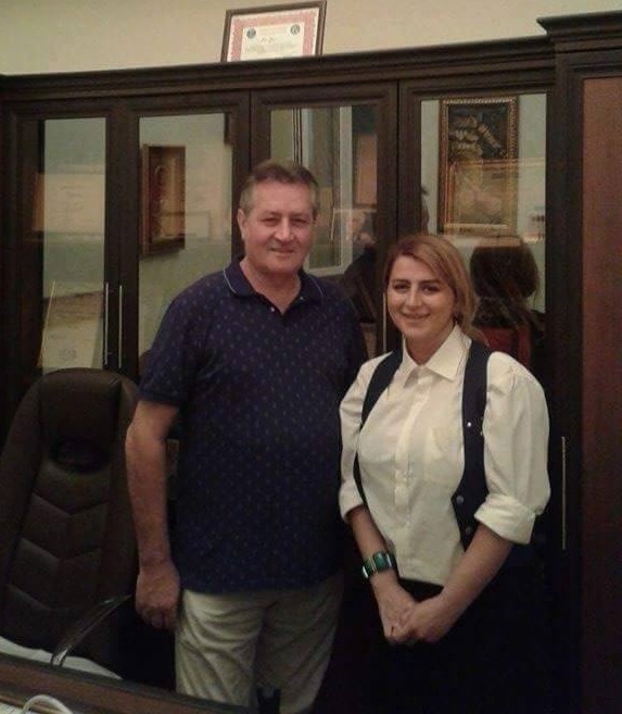 Elçin Hüseynbəyli	- Ömrü kəpənək qədər oldu...<br>