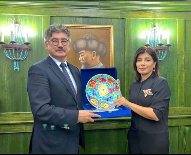 Günay Əfəndiyeva Qırğız Respublikası Prezidentinin müşaviri Arslan Koiçiyev ilə görüşüb