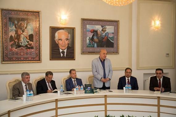 Gülhüseyn Hüseynoğlunun kitabının təqdımatı oldu