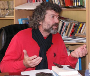 Şahbaz Xuduoğlundan “Yeni ilə kitab hədiyyə edək” çağırışı