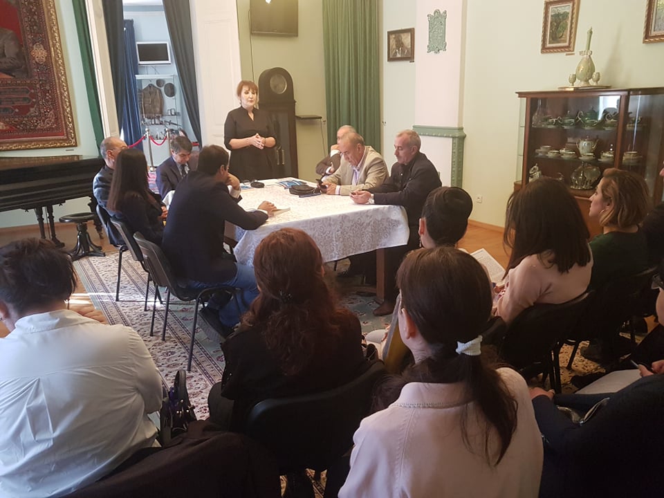 Bədrxan Əhmədlinin “Türkçülüyün üçlü formulu. Nəzəri və tarixi aspektləri” kitabının müzakirəsi keçirilib