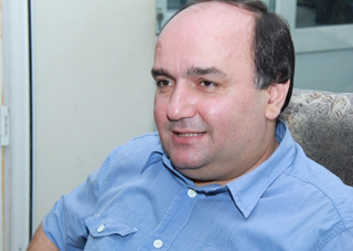 <span>Fəxri Uğurlu istefa verdi	
	</span>