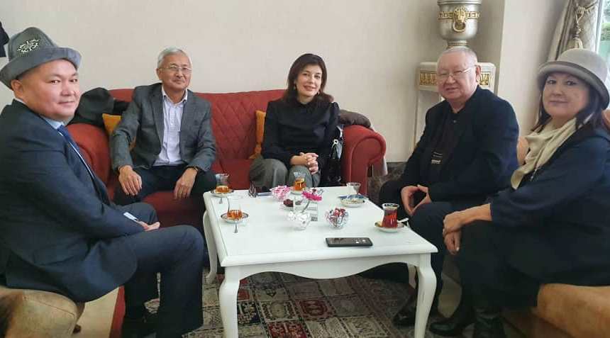 Günay Əfəndiyeva Qırğız Dövlət Dil və
 Dil Siyasəti üzrə Milli Komissiyanın sədri ilə 
görüşüb