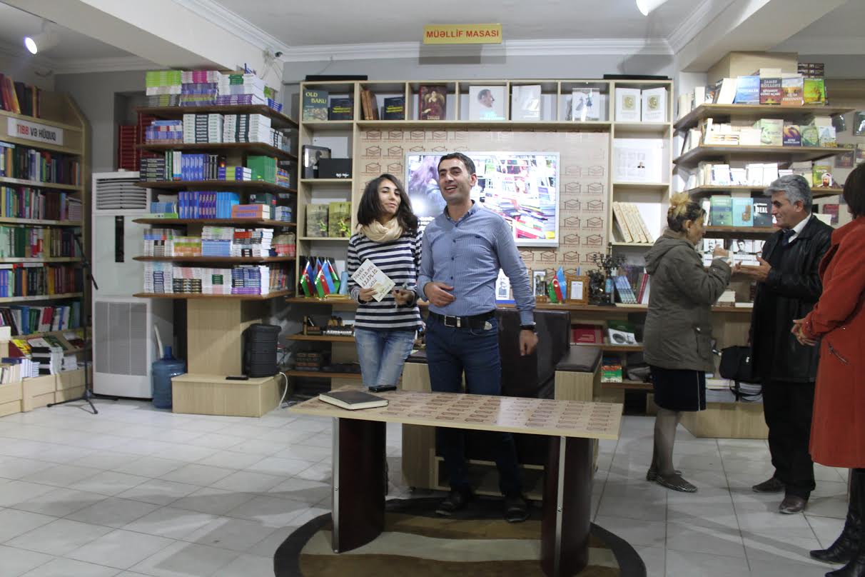 Vasif Əlihüseynin imza günü keçirildi