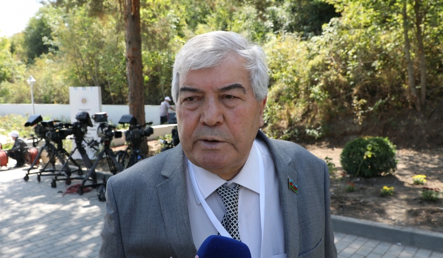 Xalq şairi Sabir Rüstəmxanlı: Vaqif məqbərəsinin və Poeziya Günlərinin bərpası tarixi hadisədir