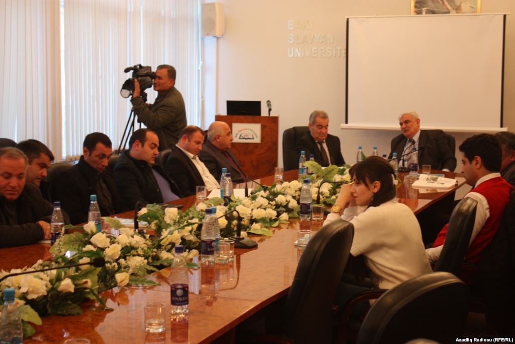 Bakı Slavyan Universitetində tənqidçi Elnarə Tofiqqızının anım tədbiri keçirilib