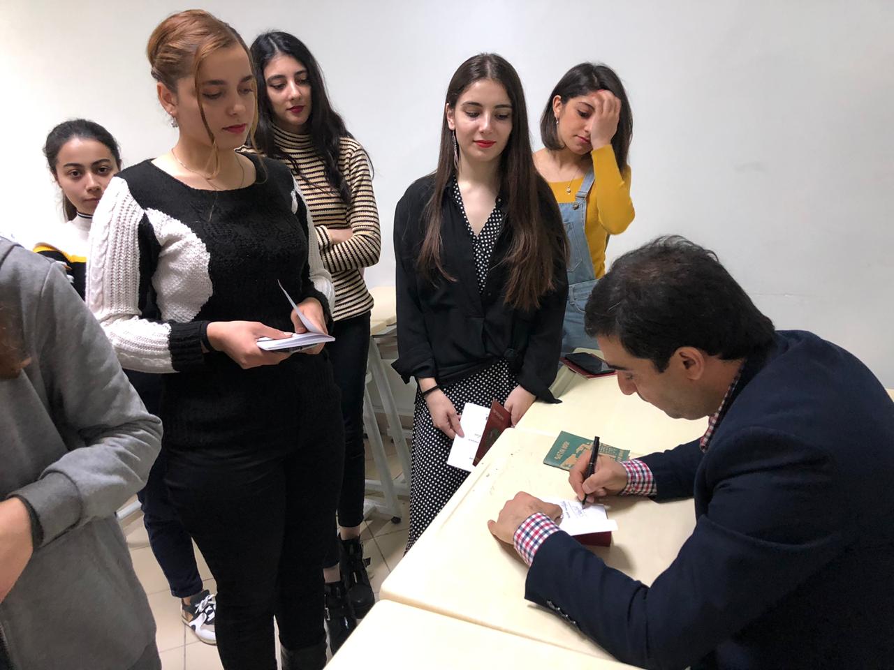 Bakı Mühəndislik Univeristetində Səxavət Sahilin yeni kitabı müzakirə olunub<br>