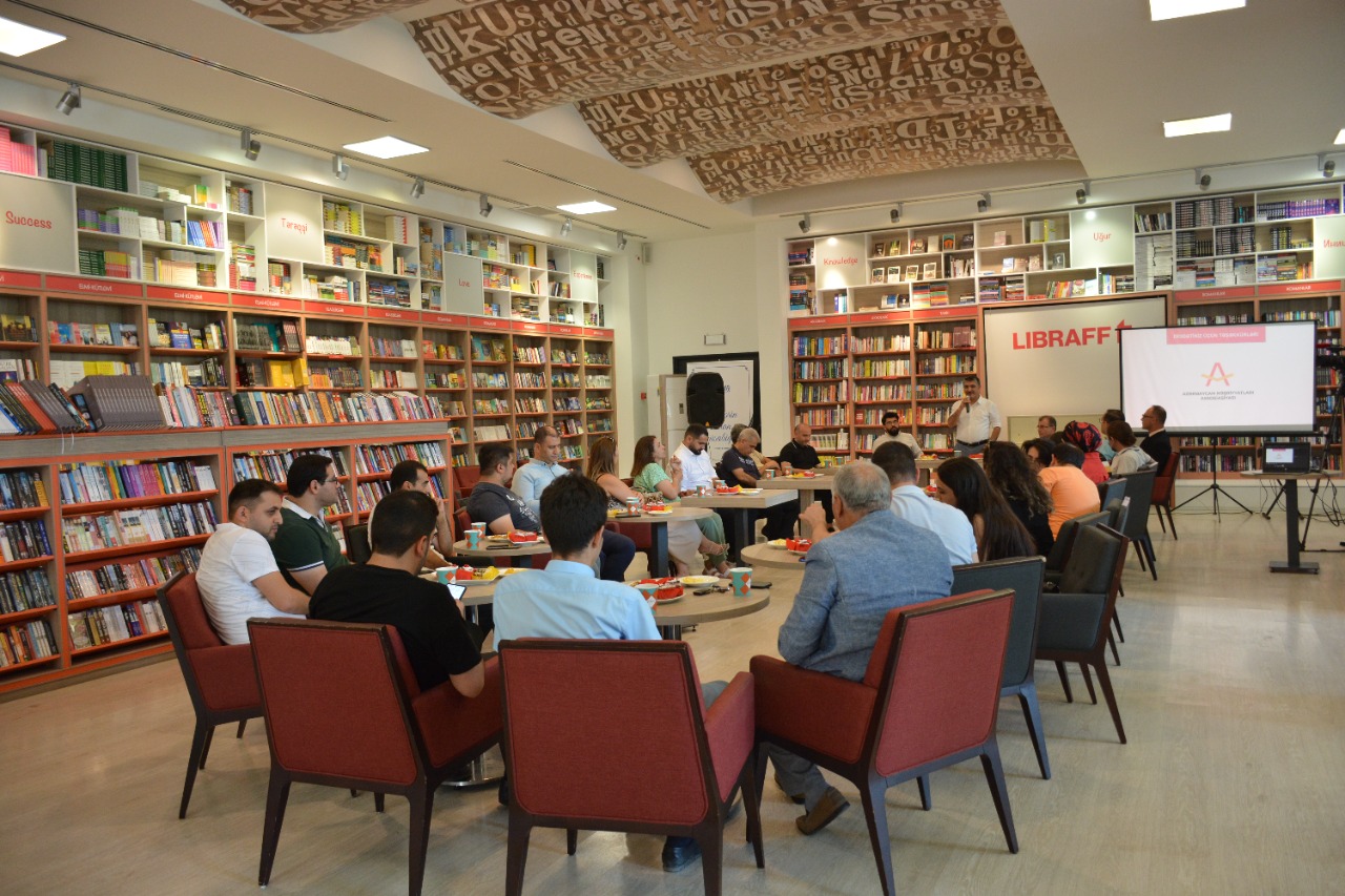 <span style="text-align: justify;">ANAİB media nümayəndələri ilə görüş keçirdi&nbsp;</span>