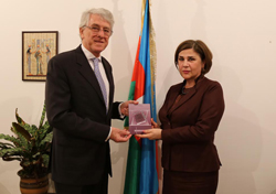 Argentina səfiri Tərcümə Mərkəzində olub