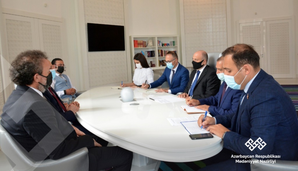 <div>Anar Kərimov Türkiyə Mədəniyyət və Turizm Nazirliyinin nümayəndə heyəti ilə görüşüb</div>