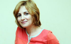 Din teatrı necə əzir?