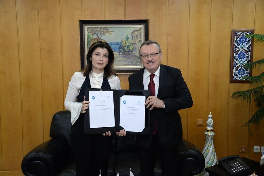 <span style="text-align: justify;">Beynəlxalq Türk Mədəniyyəti və İrsi Fondu və Bursa Uludağ Universiteti arasında əməkdaşlıq protokolu imzalanıb</span>