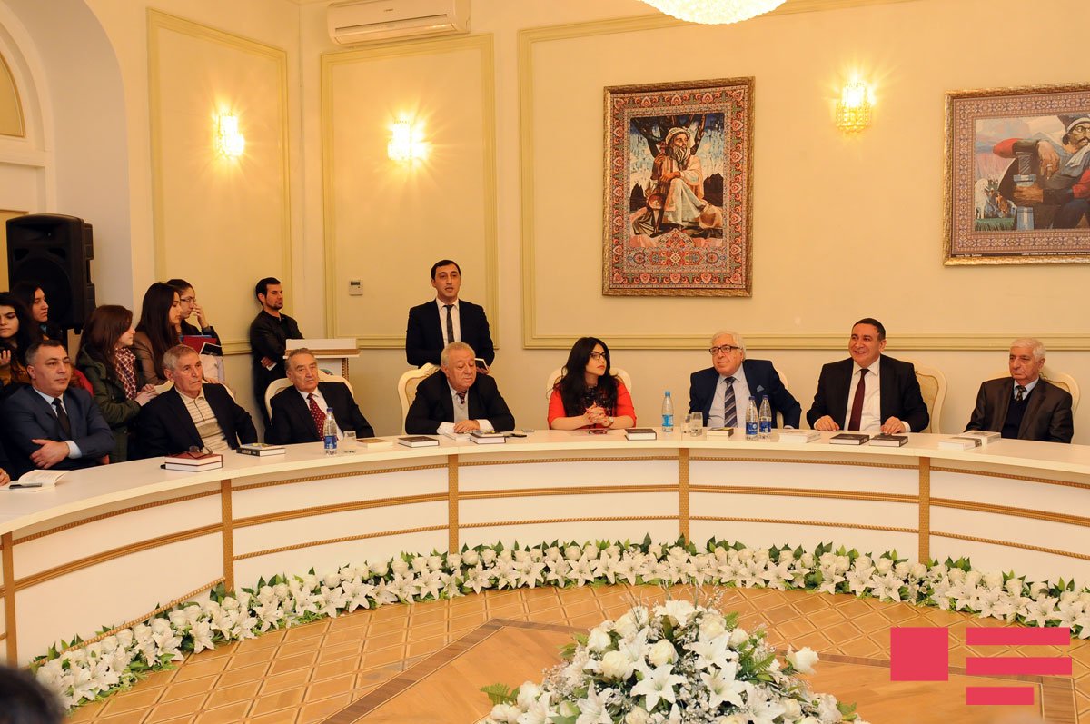 Anarın “Göz muncuğu” kitabının təqdimatı və imza günü keçirilib