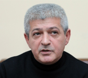 Cavanşir Yusifli	
	- Bir şeirin dedikləri<br>