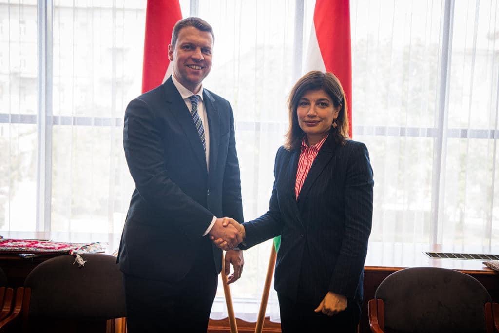 Günay Əfəndiyeva Macarıstanın Xarici İşlər və Ticarət Nazirliyinin dövlət katibi ilə görüşüb