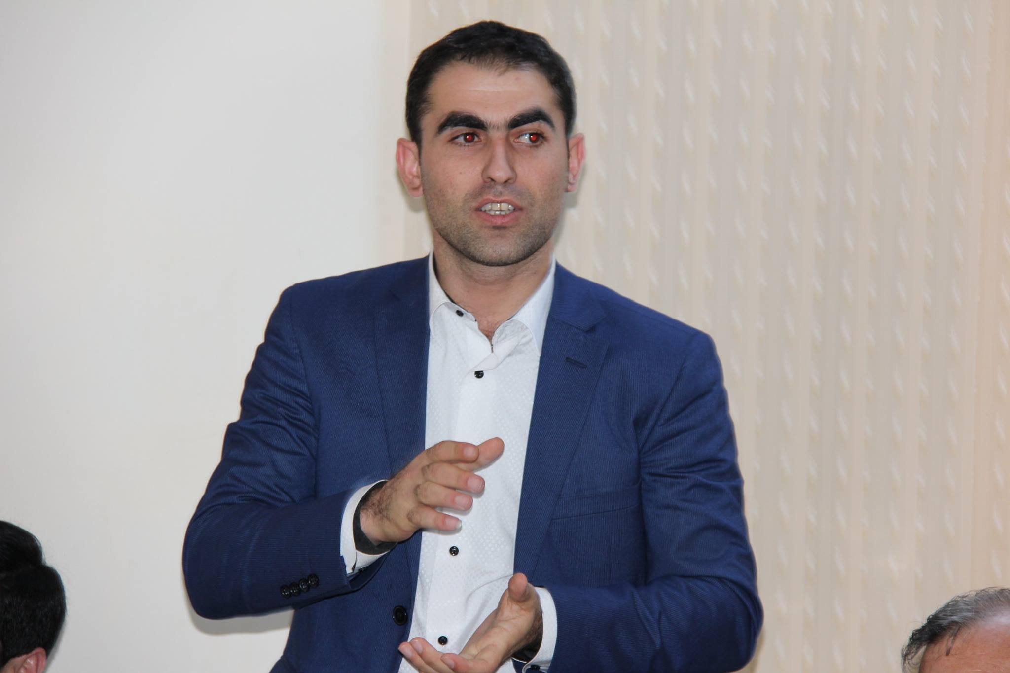 Elşad Barat - 	
	İki məmməddən pul yığalar