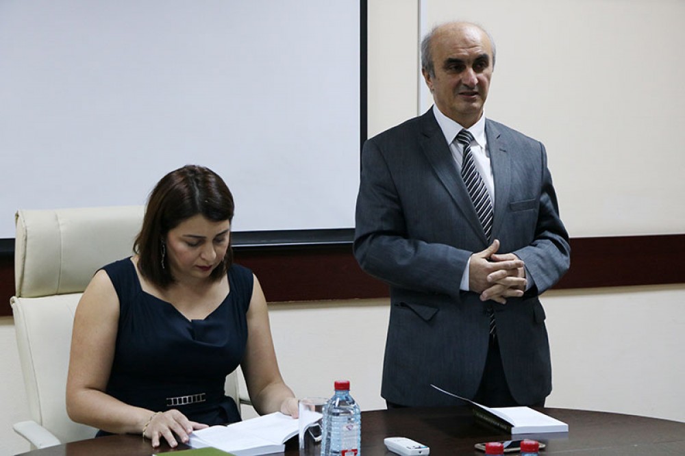 Professor Asif Hacıyevin “XX əsr ədəbi düşüncələr tarixi” kitabının təqdimatı olub