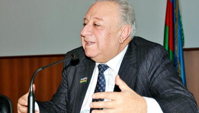 <span>Millət vəkilinin kitabında biabırçı səhvlər - "Məni Fərhaddan fələk də ayıra bilməz, mama" - <span>FOTOFAKT</span></span>