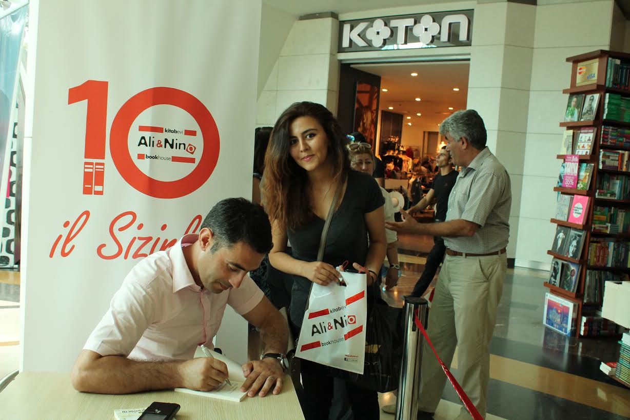 Vasif Əlihüseyn yeni şeir kitabını təqdim etdi